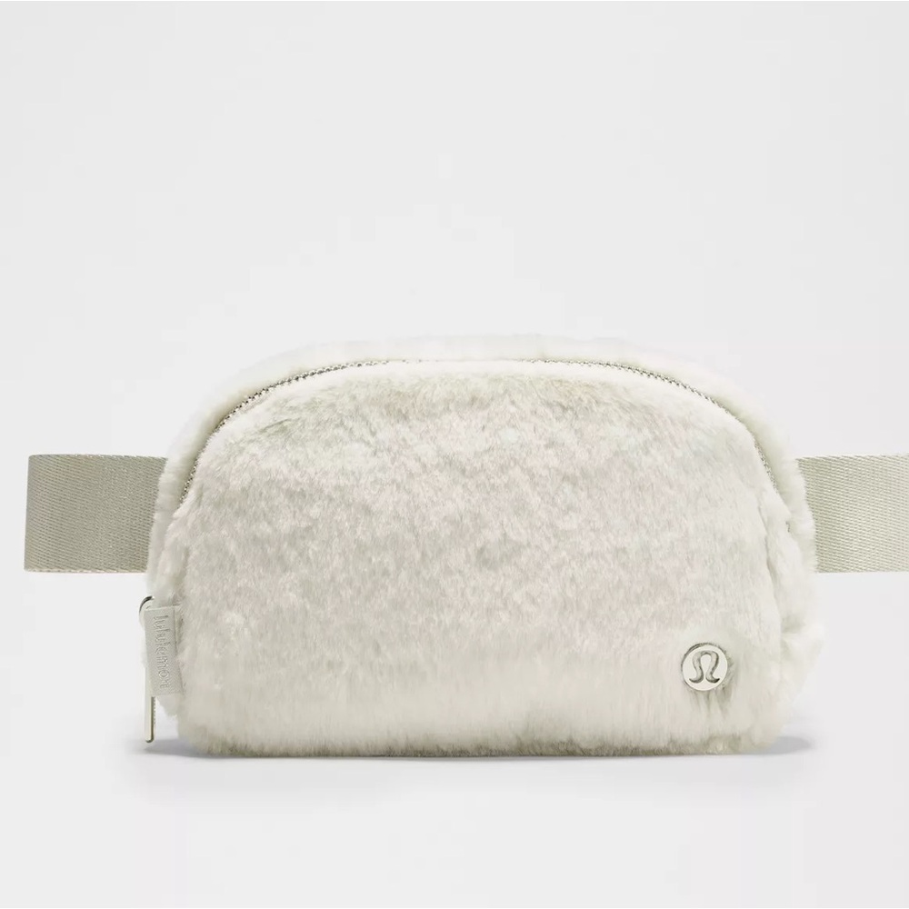Lululemon plush fleece beltbag